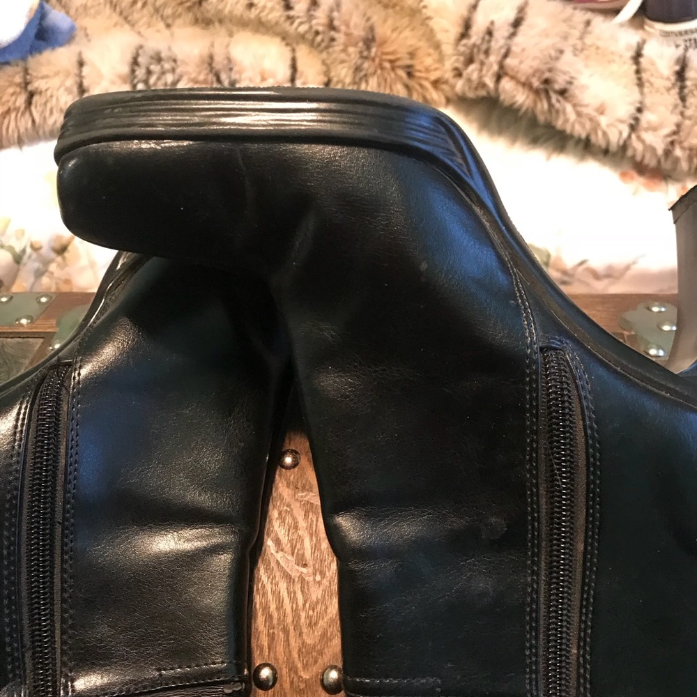 Knee high black boots size 7 1/2